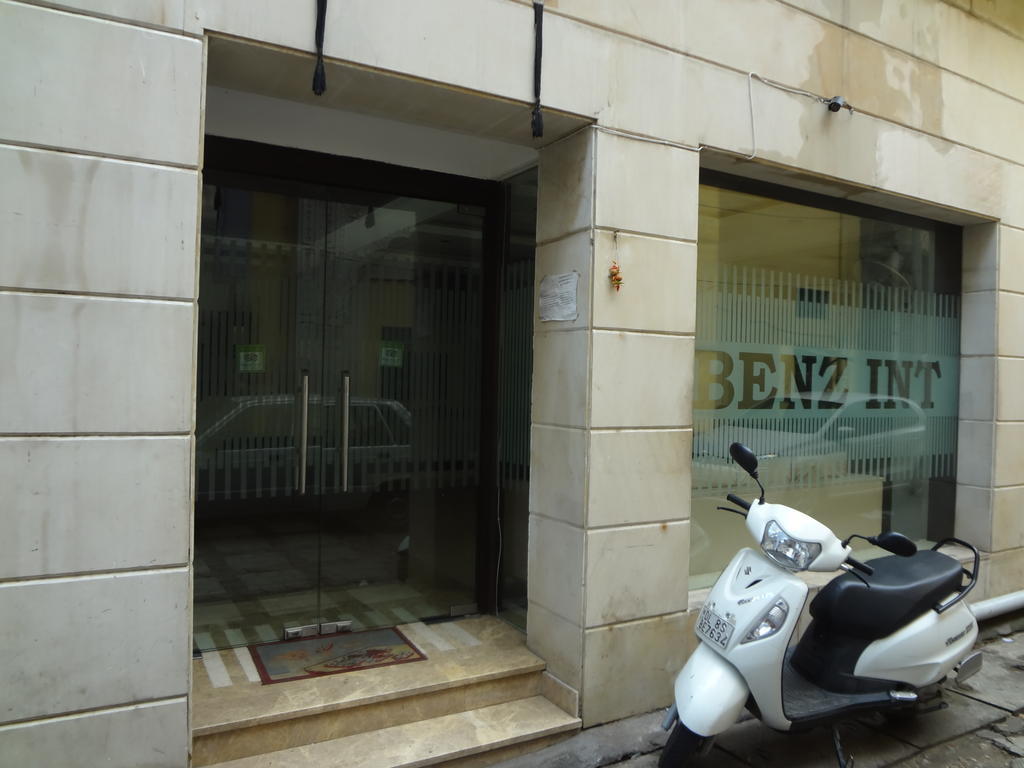 Hotel Benz International Delhi  Exterior photo