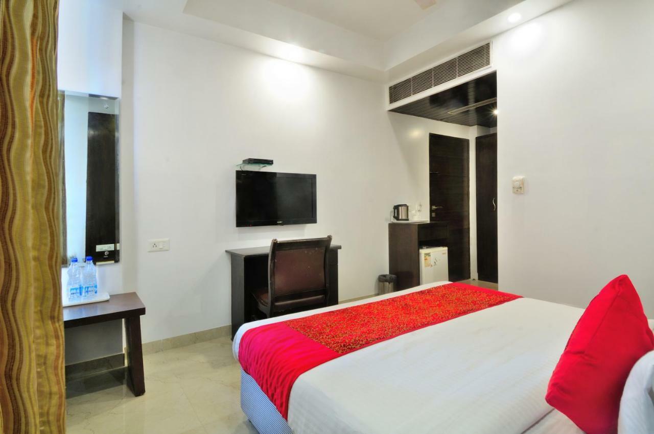 Hotel Benz International Delhi  Exterior photo