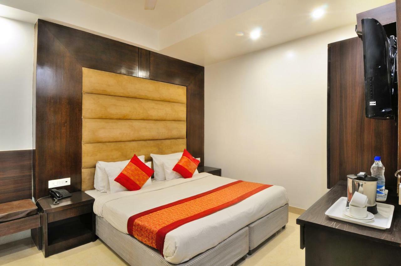 Hotel Benz International Delhi  Exterior photo