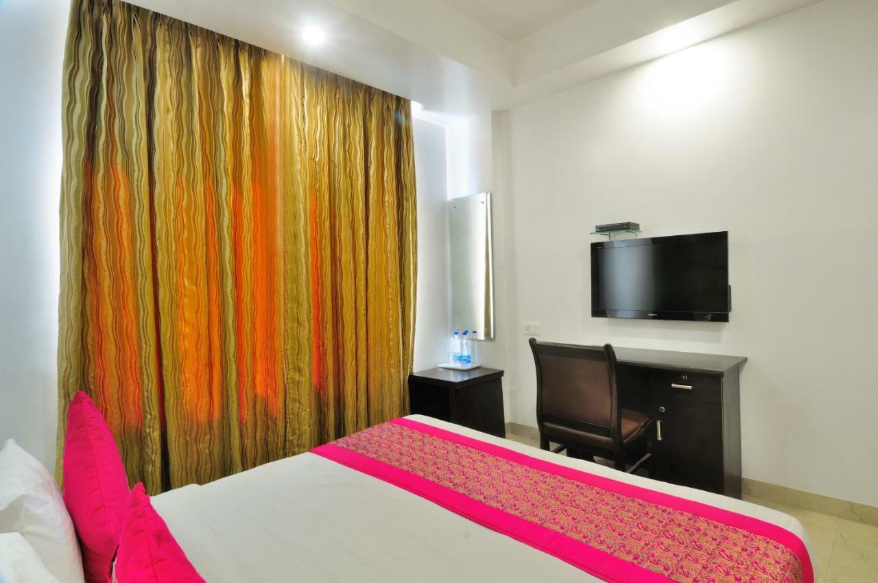 Hotel Benz International Delhi  Exterior photo